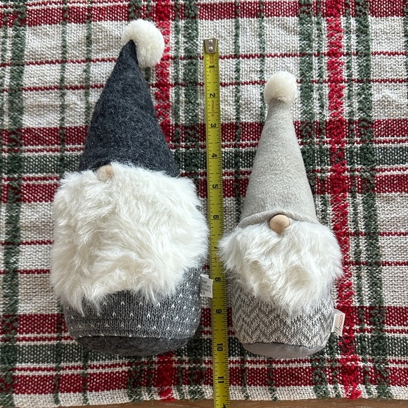 Charming Gray and Red Gnome Set - Picture 4 of 6